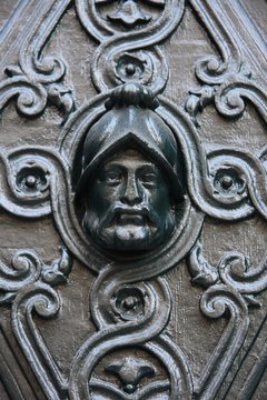 D&eacute;tail de porte parisienne