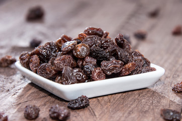 Small plate with Raisins