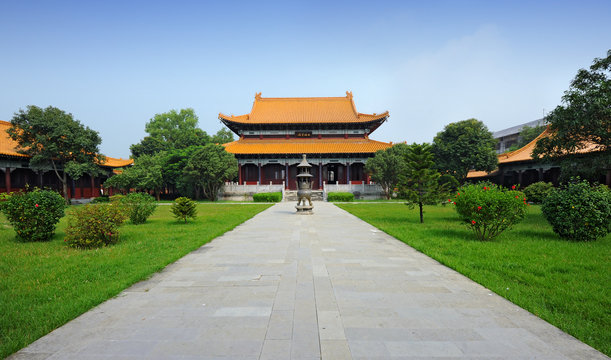 Fototapeta Traditional Chinese temple building