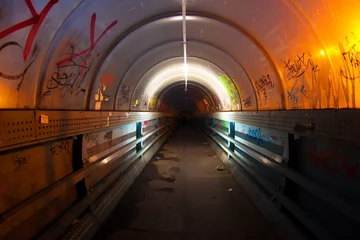 Photo sur Plexiglas Tunnel ночной тоннель