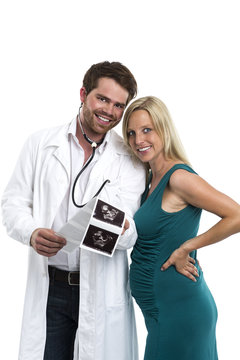 Arzt spricht über das Ultraschallbild der Schwangeren