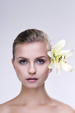 portrait of spa woman with flower