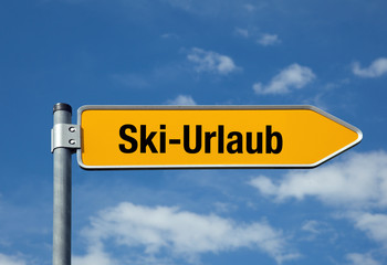 Pfeil mit blauem Himmel SKI-URLAUB