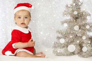 Christmas baby - Baby mit Weihnachtsmannkostüm
