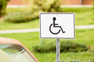 Znak drogowy / Miejsce dla inwalidy - obrazy, fototapety, plakaty