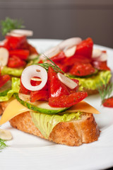 Toast with vegetables