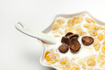 Yellow cornflakes with milk