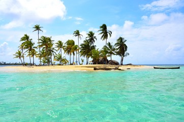Naklejka na ściany i meble Paradise - plaża na małej wyspie