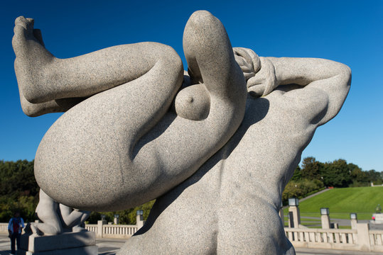 Vigeland park statues woman playing