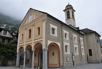Fototapeta na wymiar Church, Church Square w Minusio, Ticino, Szwajcaria