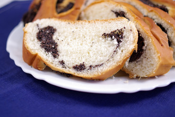 Bun with poppy seeds