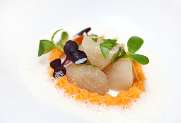 Sea scallops with crayfish bisk and salad