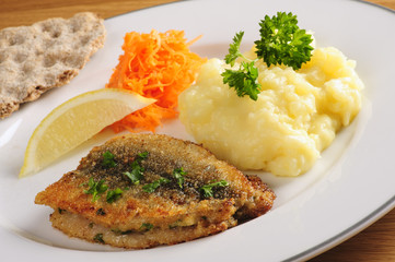 Fried herring with mashed potatoes