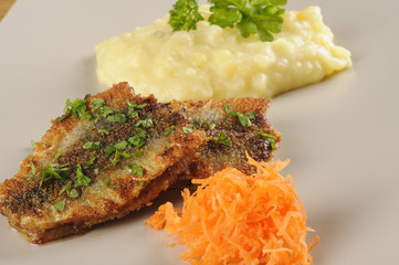 Fried herring with mashed potatoes