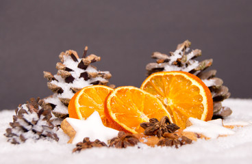 Weihnachtsdeko Orangenscheiben, Sternanis, Zimtsterne, Zimtstang - 46312592