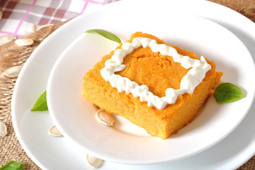 Pumpkin pudding with sour cream 
