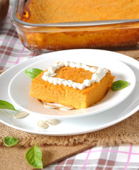 Pumpkin pudding with sour cream 