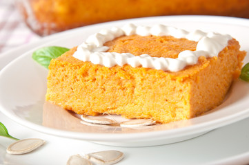 Pumpkin pudding with sour cream 