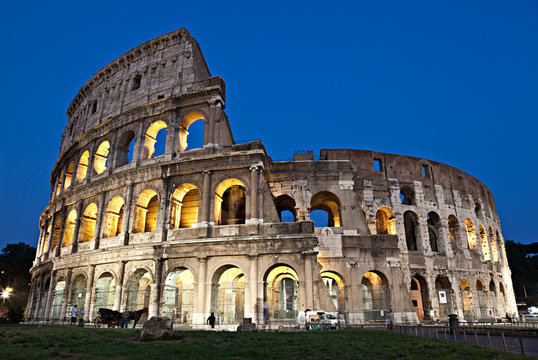 Fototapeta Roma, il Colosseo al crepuscolo