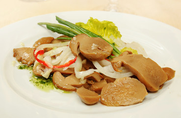 Marinated sliced mushrooms