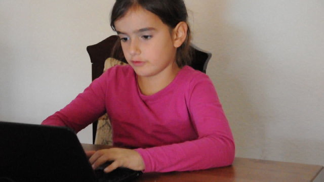 M&auml;dchen am Laptop