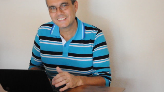 Mann mit Laptop