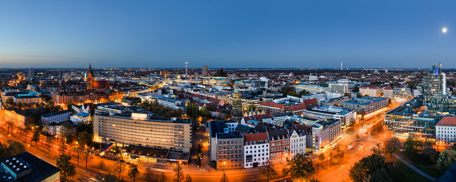 Panorama Hannover zur blauen Stunde