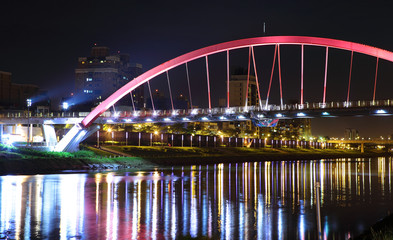 Fototapeta na wymiar night view of the arcuate bridge