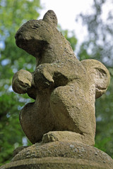 Fototapeta na wymiar Statua Squirrel