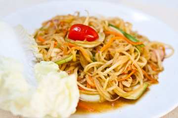 vegetarian thai food : vegetarian papaya salad (somtum)