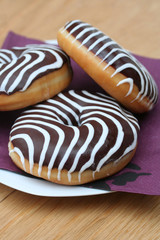 ciambelle glassate al cioccolato