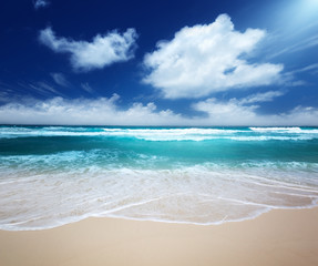 Fototapeta na wymiar plaża na wyspie La Digue na Seszelach