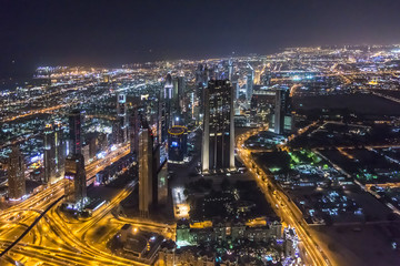Fototapeta na wymiar Nocny widok na Dubaj z Burj Khalifa. Emiraty Arabskie