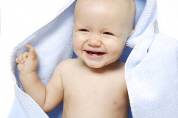 niemowle w ręczniku - obrazy, fototapety, plakaty