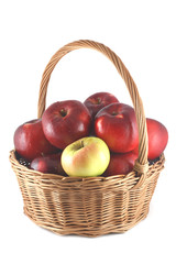 apple pile of red apples in a basket