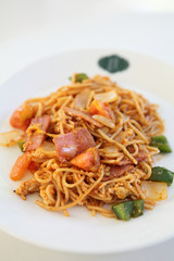 Spaghetti with ham and tomato sauce