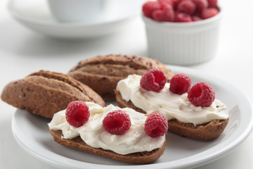 Sandwiches with soft cheese and raspberry