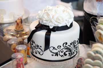 Elegant wedding cake with white roses