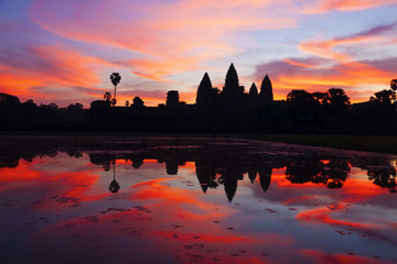 Fototapeta na wymiar Angkor Wat sunrise