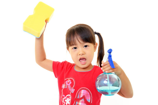 掃除をする女の子
