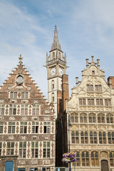 Fototapeta na wymiar Gent - Typowe stare pałace z ulicy Graselei