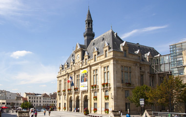 Fototapeta na wymiar Plac Ratuszowy Victor Hugo - Paryż