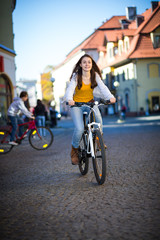 Fototapeta premium Urban biking - teenage girl and bike in city