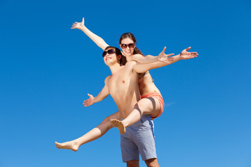 Obraz premium Happy Young Couple Together On The Beach