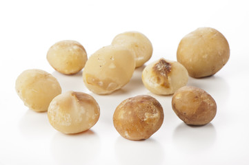 Fototapeta na wymiar nuts of macadamia on white background