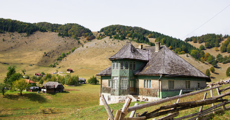 Fototapeta na wymiar Tradycyjny dom z Rumunii