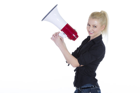 Sympathische Blonde mit Megafon