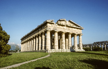 Fototapeta na wymiar Ancient Temple of Hera zbudowany przez greckich kolonistów, w Paestum
