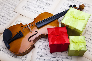 Fototapeta premium Gift and violin