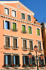 Fototapeta na wymiar Hausfassade in Venedig